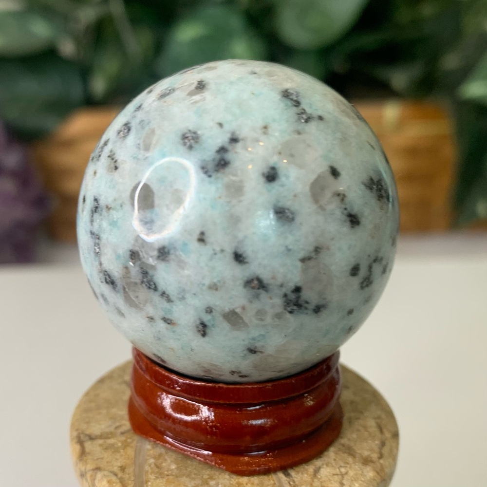 Kiwi Jasper Carved Sphere Crystal Healing Chakra Stone Ball Orb With Stand 1.5" - Picture 3 of 8